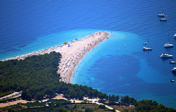 Hrvatska: Od danas na snazi strožije epidemiološke mjere na Jadranskoj obali