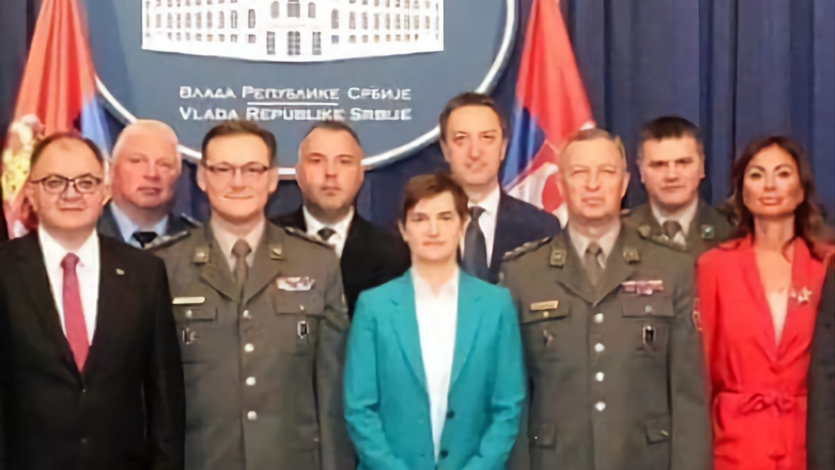 Brnabićeva sa polaznicima 11. klase Visokih studija bezbjednosti i odbrane