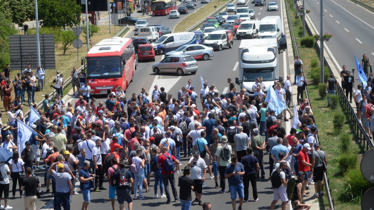 300 radnika “Fijata” blokiralo auto-put