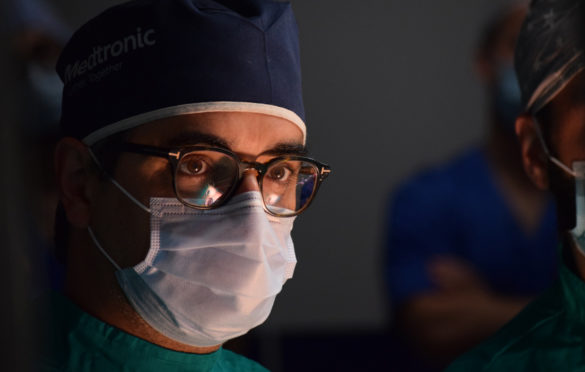 Svjetski grudni hirurg izveo četiri operacije sa timom UKC