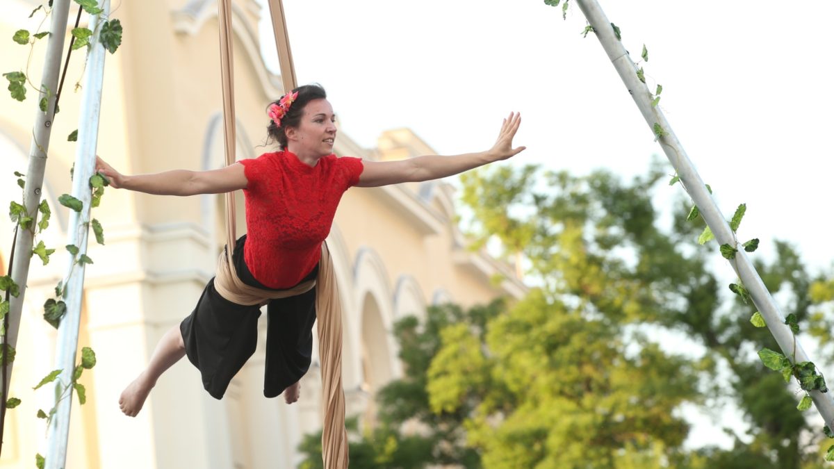 Počeo prvi Festival uličnih zabavljača “Trotoart”