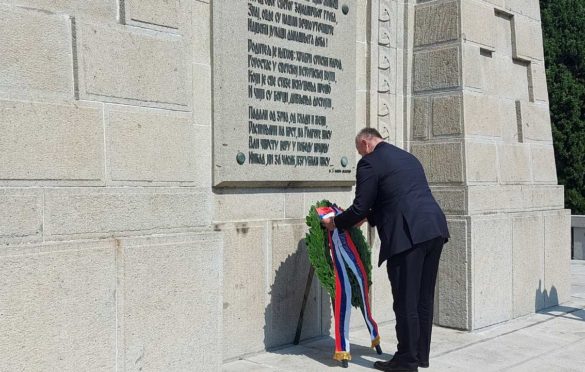 Višković položio vijenac na Zejtinliku i uručio zahvalnicu Đorđu Mihailoviću