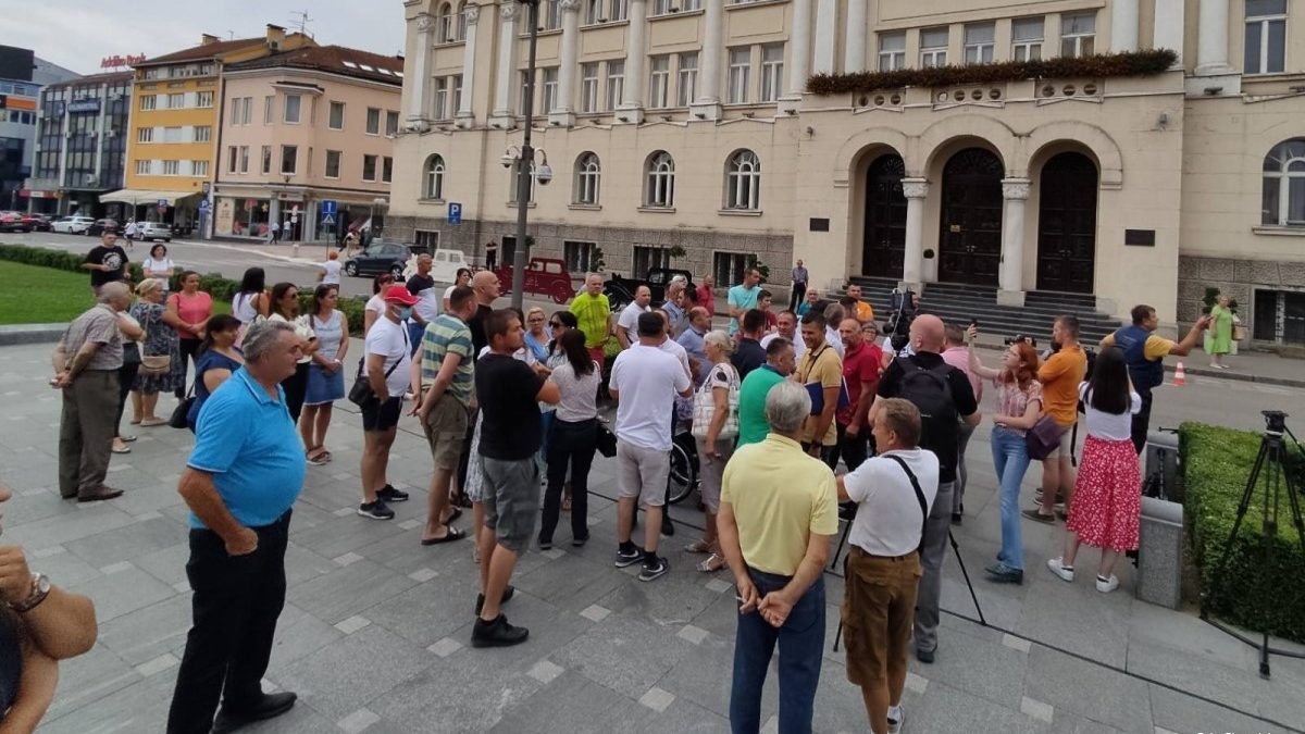 Mještani Donjih Kola pred Gradskom upravom