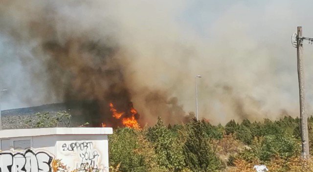 Veliki požar kod Mostara: Vatrogasci se bore s vatrom, dim obustavio saobraćaj