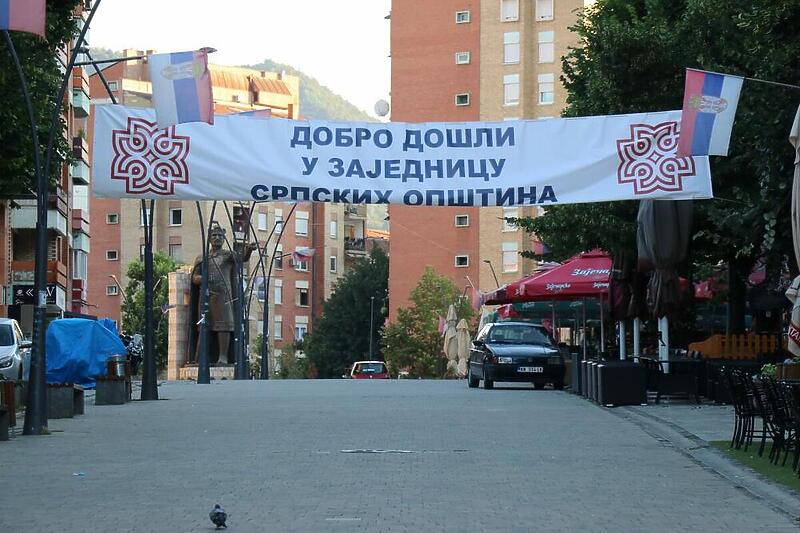 U mestu Rudare se okupljaju građani, barikada i dalje tu