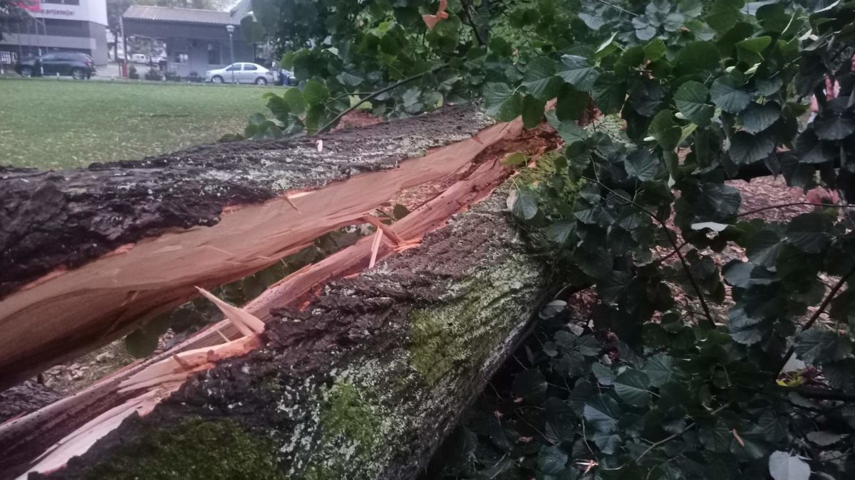 Nevrijeme protutnjalo Banjalukom