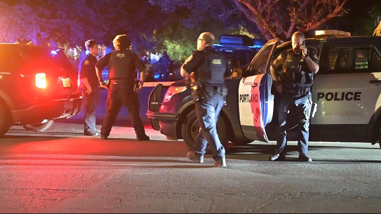 Tri osobe ubijene u pucnjavi u trgovačkom centru u Oregonu
