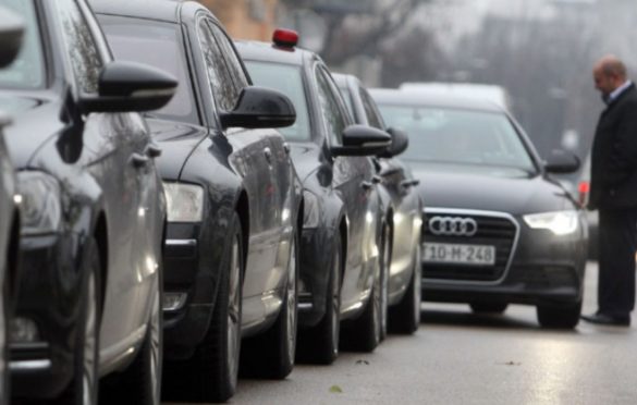 Usvojen novi pravilnik, ništa od obilježavanja službenih vozila