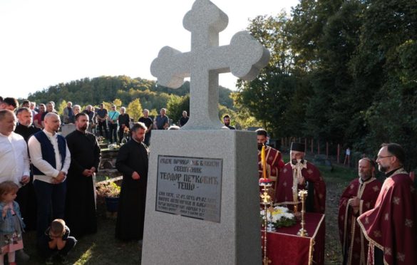 Podignut i osvećen spomenik popu Teši u Kaocima