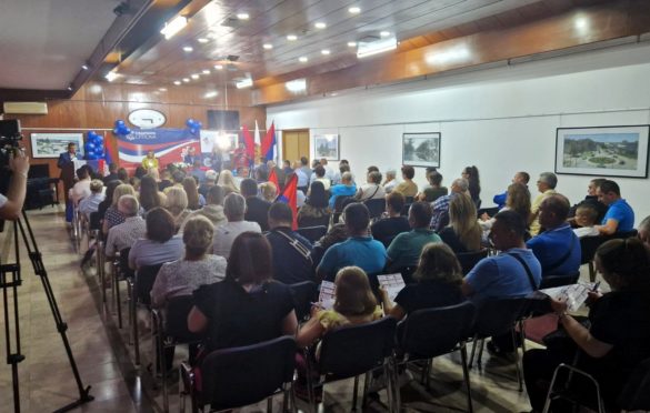 Dodali smo plavu boju na svaki trg u Republici Srpkoj” – održana velika javna tribina i predstavljanje kandidata Ujedinjene Srpske u Derventi.