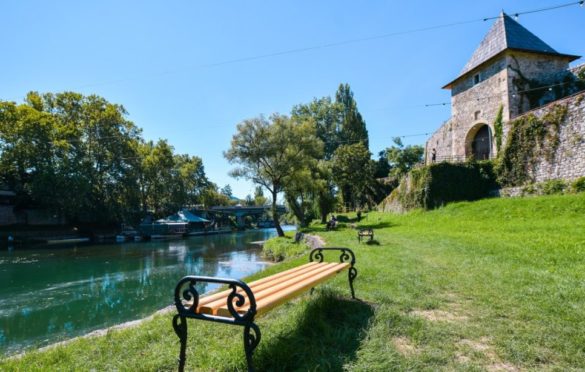 Tvrđava Kastel bogatija za 50 novih klupa