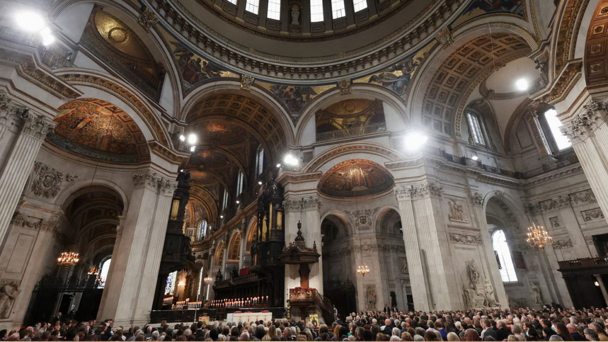 Održana komemoracija povodom smrti kraljice Elizabete, intonirana nova himna