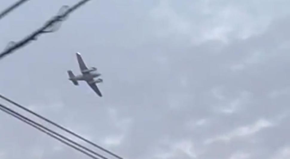 Sletio avion čiji je pilot prijetio da će se zabiti u tržni centar