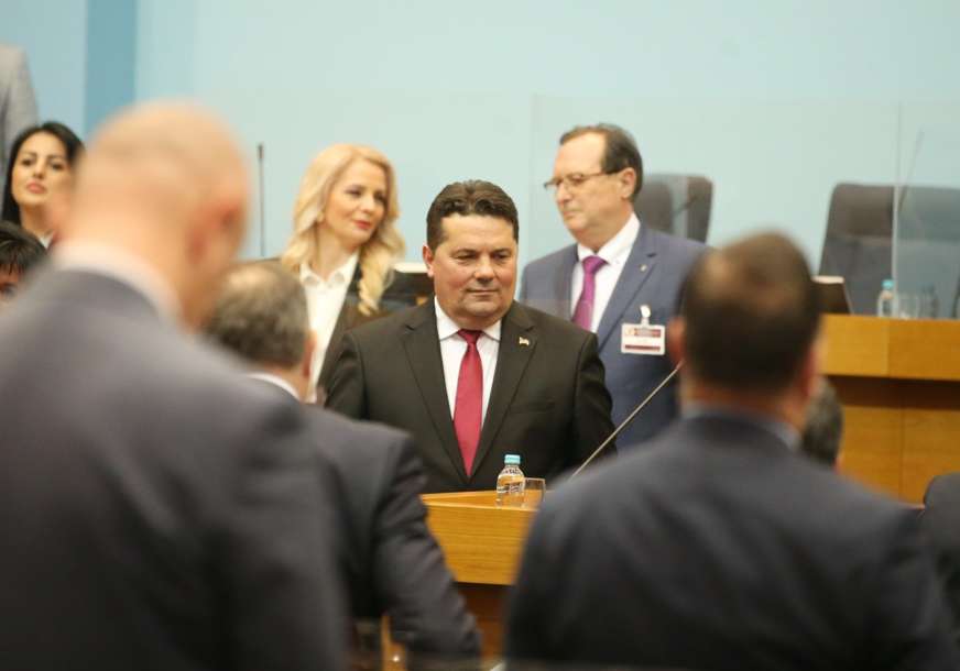 Stevandić smatra da bi koalicija opozicije sa SDP usporila verifikaciju nadležnosti Srpske