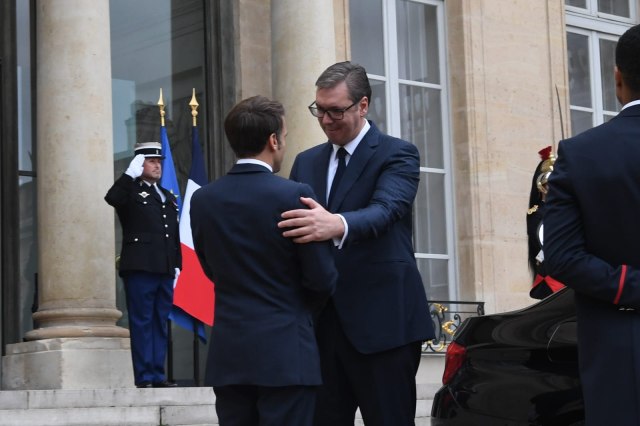 Vučić iz Pariza poručio: Srbija neće da se odrekne ničeg svog