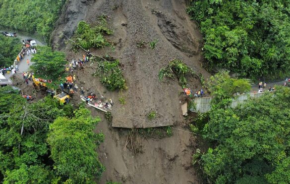 Odron zatrpao autobus u Kolumbiji, najmanje 33 žrtve