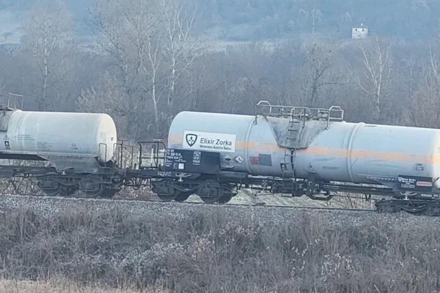 Teretni voz sa fosfornom kiselinom ispao iz šina u Srbiji