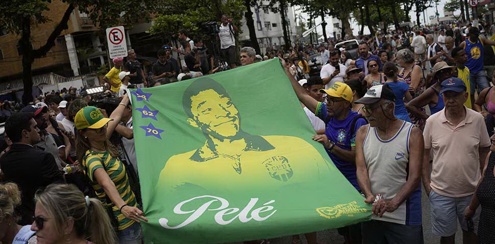 Više od 230.000 ljudi na ispraćaju Pelea