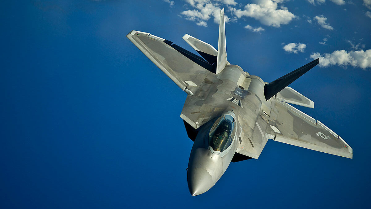 Podignuto osam borbenih aviona zbog balona