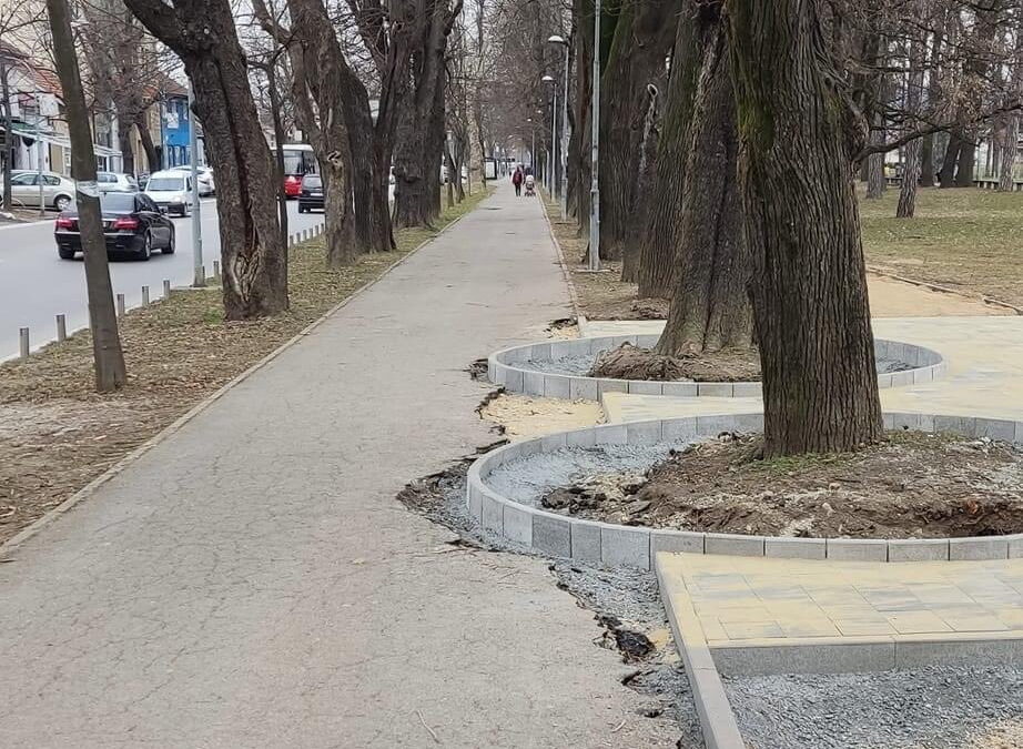 Betonski krugovi na trotoaru