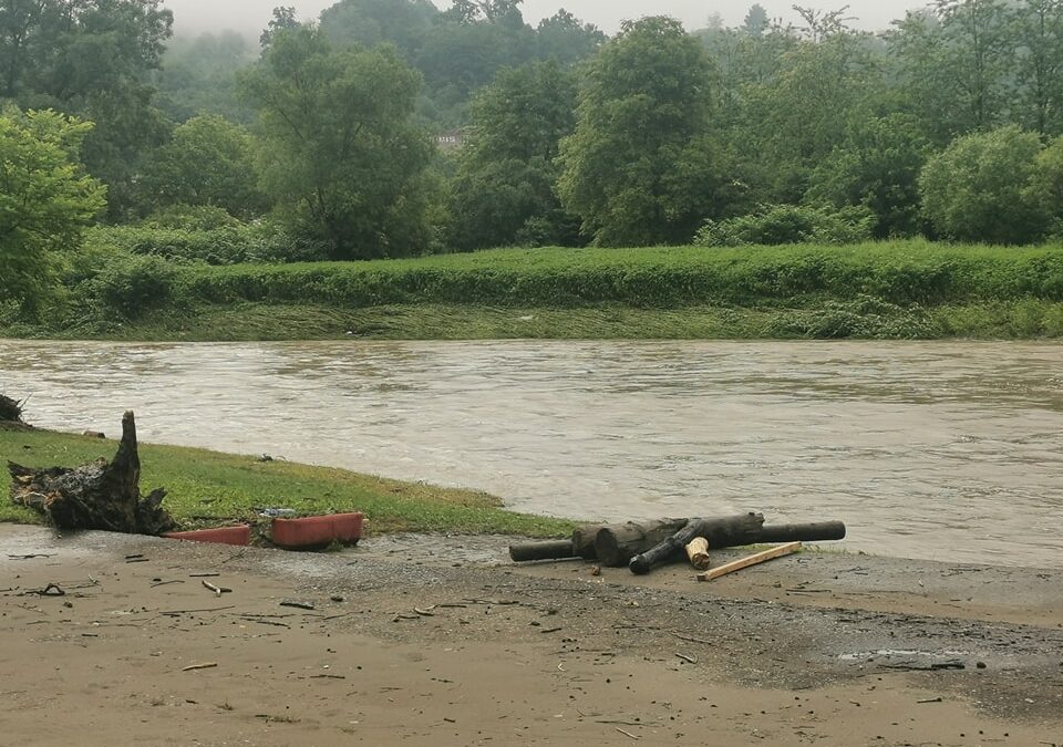 Bujični vodotoci izazvali veću štetu u teslićkim naseljima