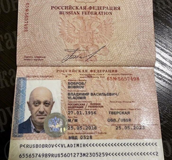 Rusi u Prigožinovoj rezidenciji pronašli perike, zlatne poluge, oružje i bizarne fotografije