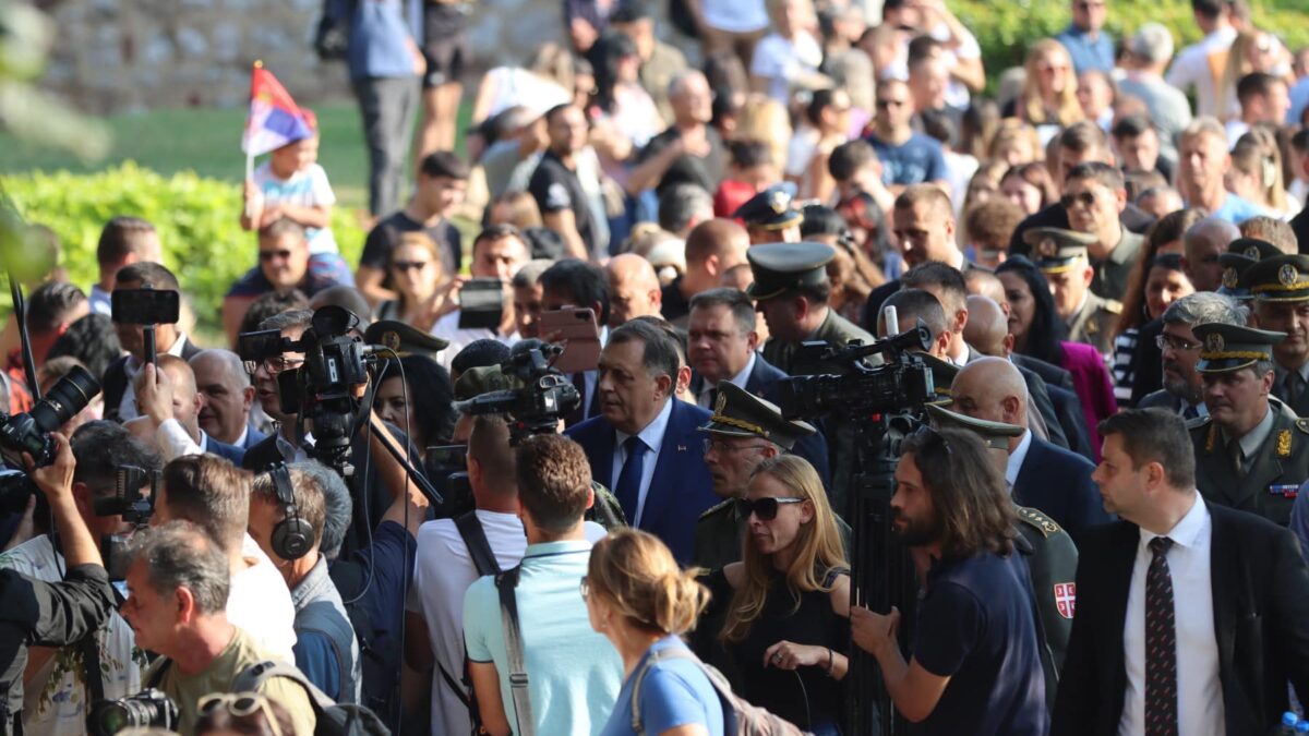 Dodik: Nema slobode i slobodne države bez dobro opremljene vojske