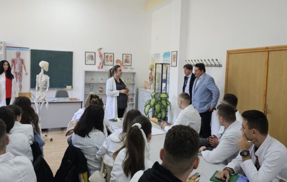 Predsjednik skupštine Nenad Stevandić posjetio Medicinski fakultet u Foči