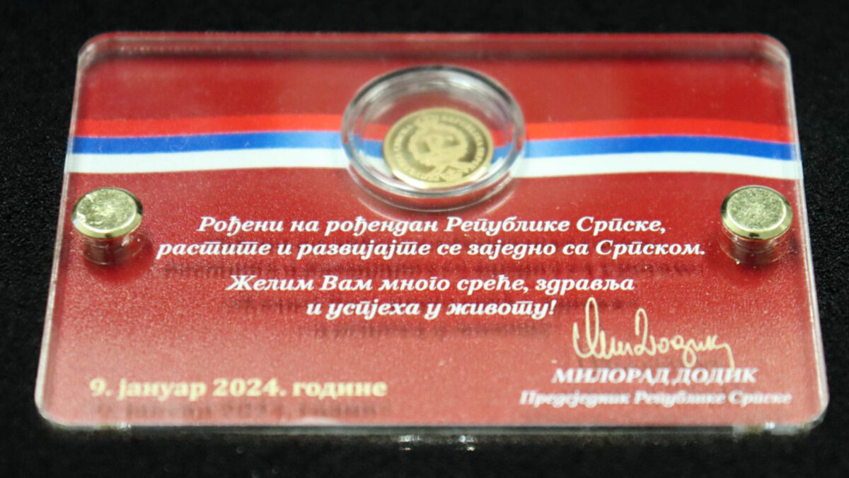 Dodik darovao zlatnikom 25 beba rođenih na 9. januar