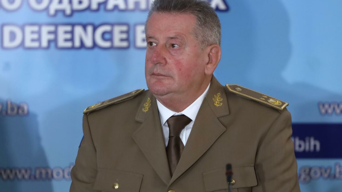 Knežević: Disciplinski postupak protiv kadeta OS BiH koji je odbio da se rukuje sa austrijskom ministarkom