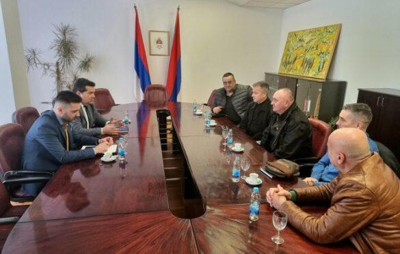 Stevandić sa članovima Asocijacije veterana VRS: Procesiuranje zločina nad Srbima se namjerno oduglovači