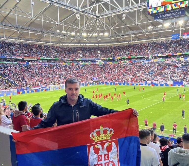 Manojlović i vladika Grigorije viđeni zajedno u Nemačkoj: Šta se krije iza njihove bliskosti?