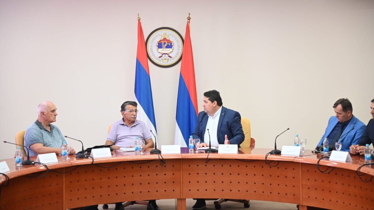 Stevandićev prijdlog za vraćanje grba zastave i himne podržali slavni komandanti VRS a on im uzvratio podrškom za formiranje muzeja VRS