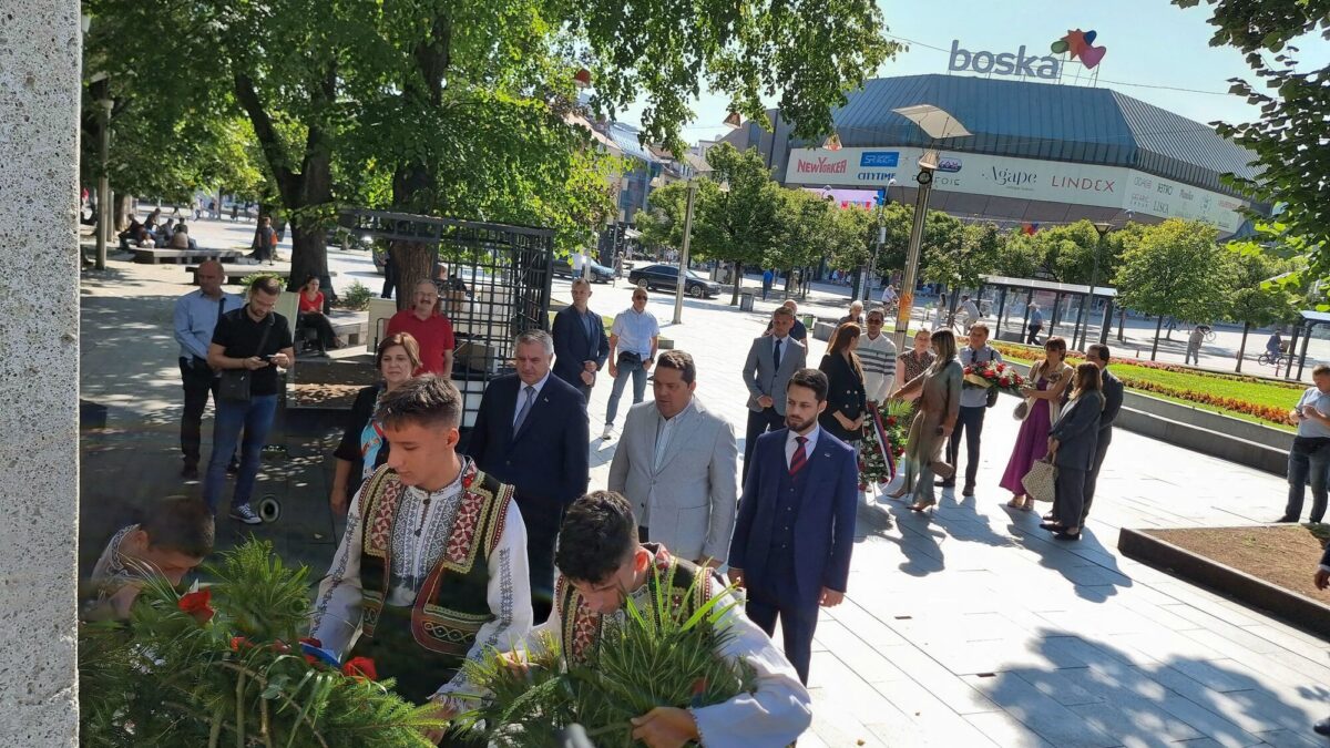 Višković i Stevandić položili vijence na spomenik Petru Kočiću