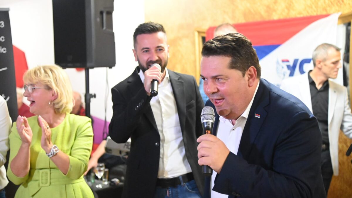 Ko bi reko da Stevandic zna da pjeva