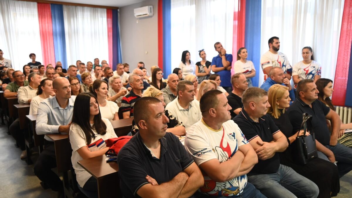 Veliki odziv građana na tribini u Rudom: Ujedinjena Srpska očekuje duplo više odbornika i mjesto predsjednika Skupštine