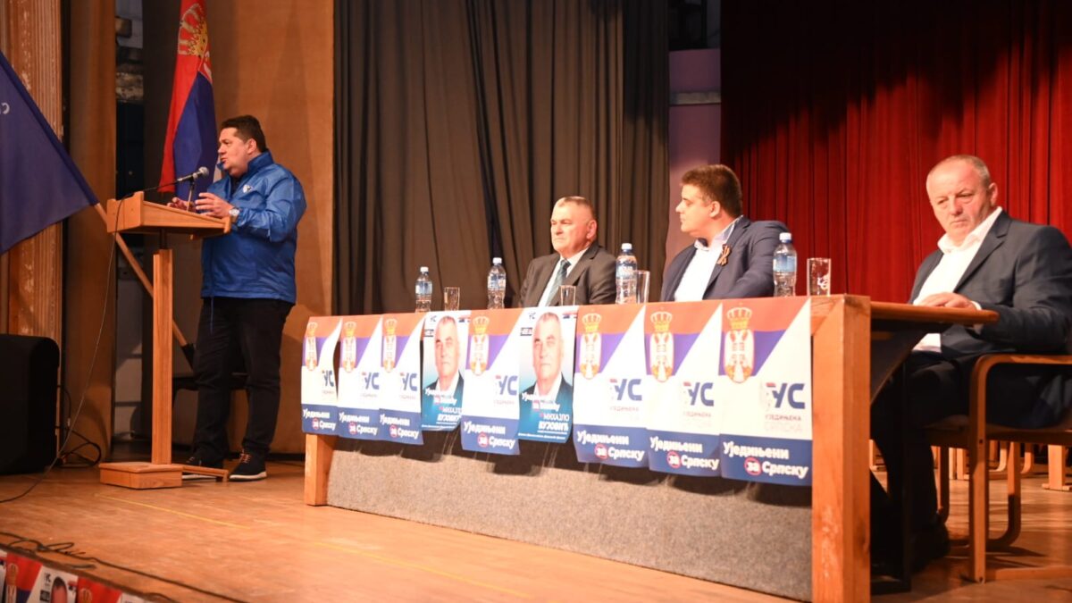 Podrška i od Šešelja: Puna sala Doma kulture Bileća na tribini patriotske koalicije US i SRS