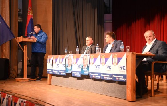 Podrška i od Šešelja: Puna sala Doma kulture Bileća na tribini patriotske koalicije US i SRS