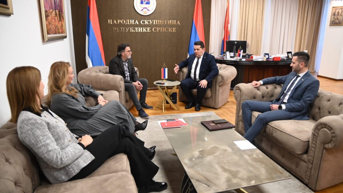 Stevandić razgovarao sa delegacijama Komesarijata za izbeglice i migracije Srbije i Fonda za izbegla i raseljena lica iz Vojvodine