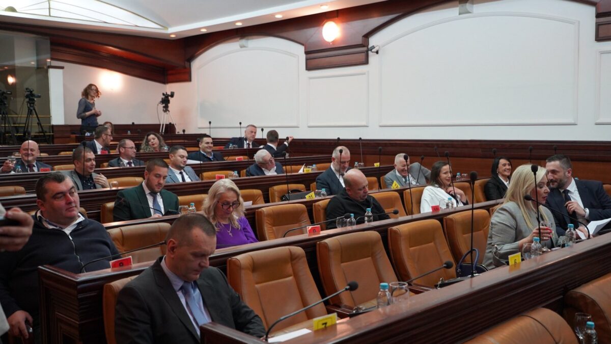 Kredit za most i vodovod dobio podršku, rebalans budžeta izazvao oštre sukobe