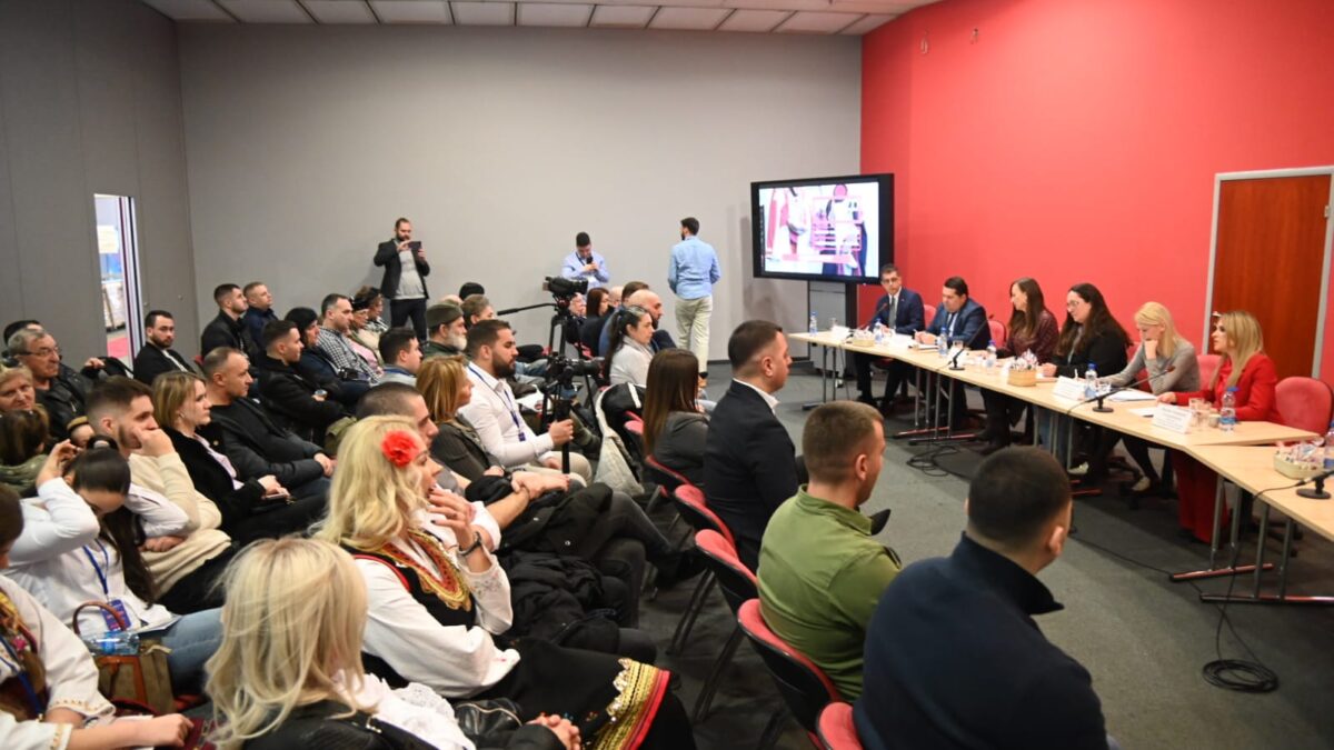 Djeca nam se rađala: Stevandić u Novom Sadu poručio da je demografsko pitanje presudno za budućnost Srba