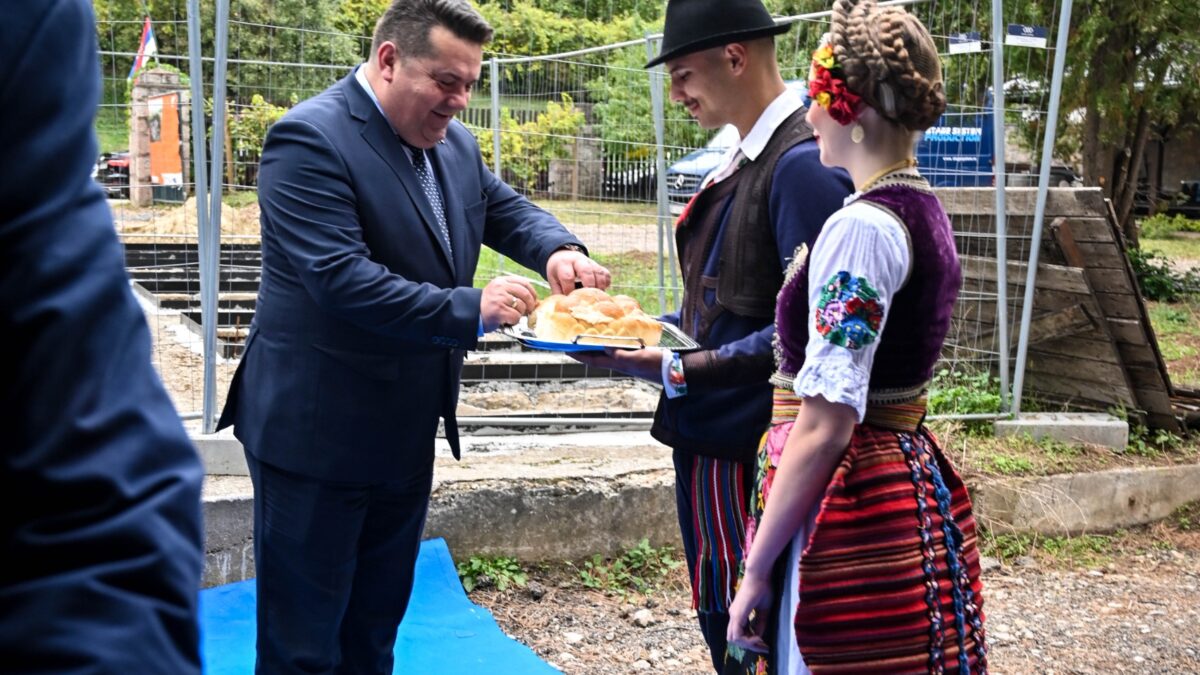 Stevandić na svečanom otvaranju „Oplenačke berbe“ u Topoli