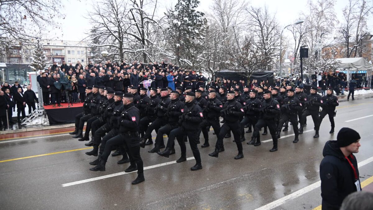 Svečani defile povodom Dana Republike