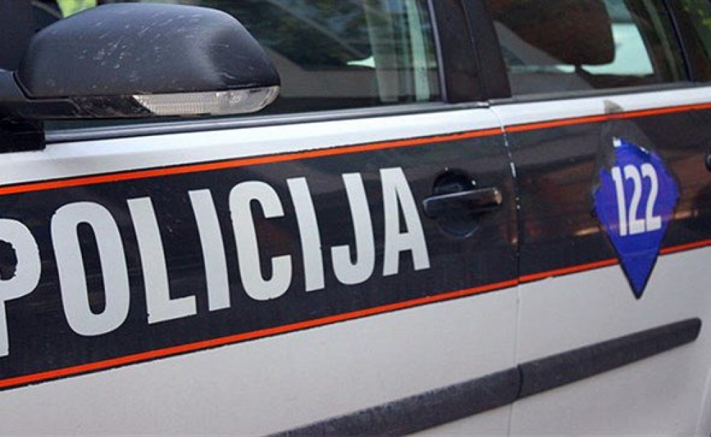 Stravična nesreća u Lukavcu: Poginuo pješak, dvije osobe povrijeđene