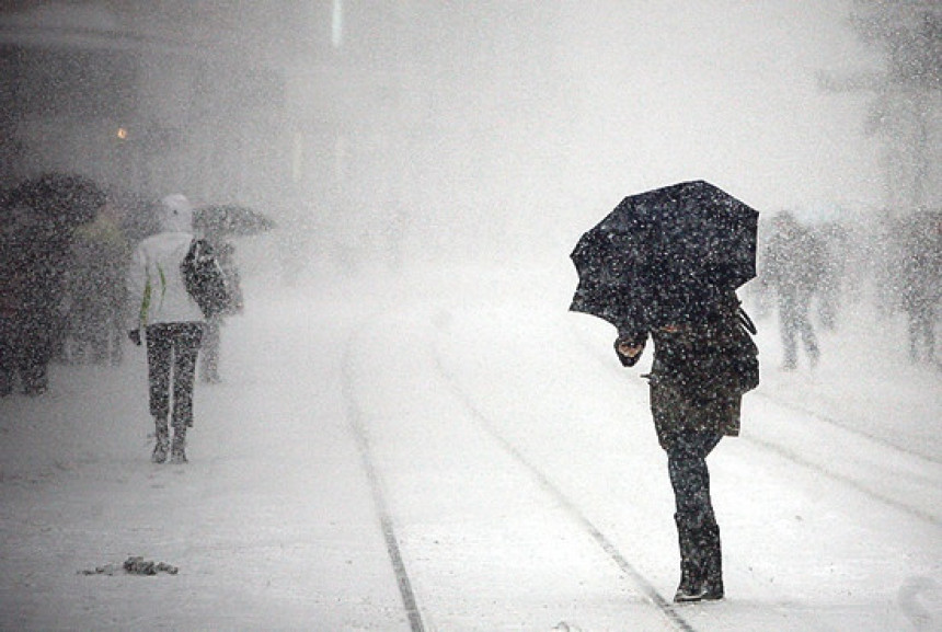 Zbog snijega bez struje više od 32.000 potrošača u Sloveniji