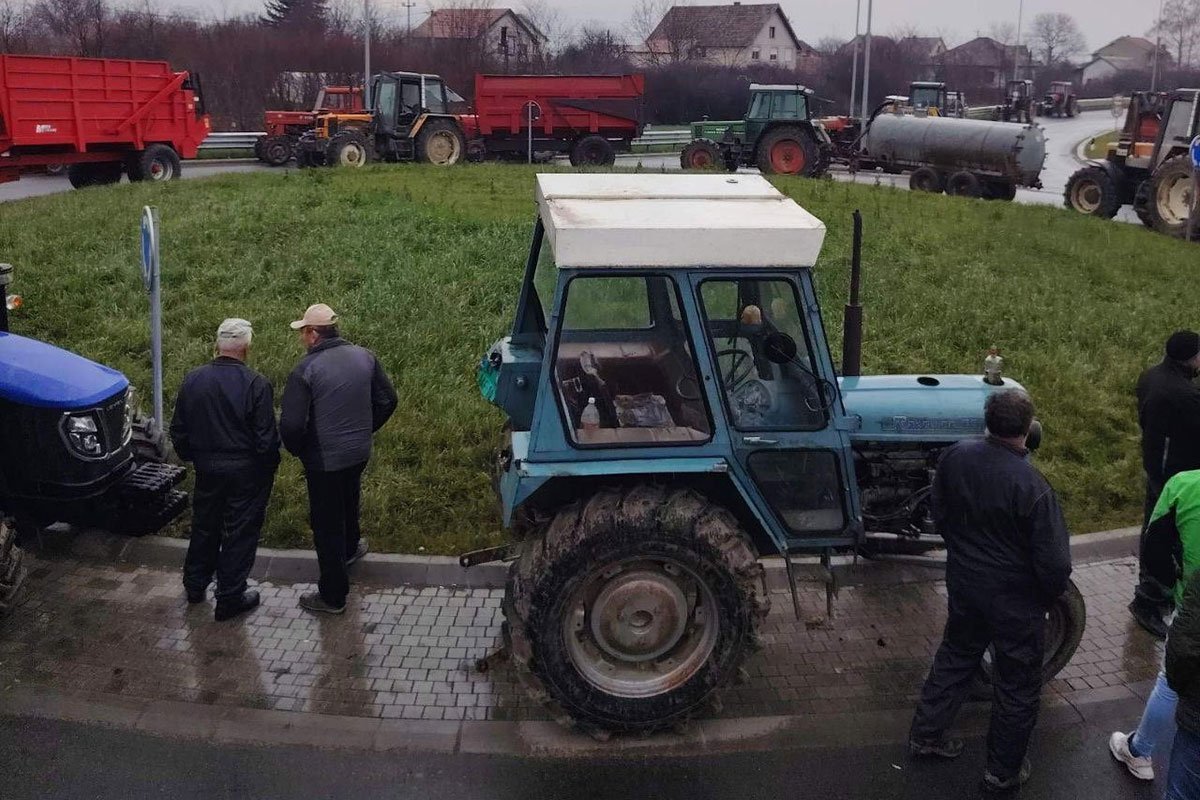 Poljoprivrednici blokiraju puteve u Srbiji