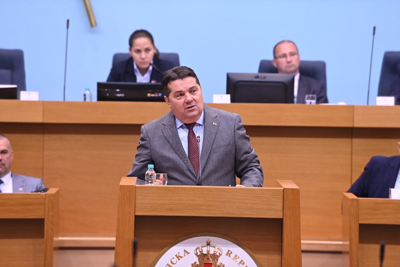 Stevandić žestoko uzvratio Vukanoviću: Niste u kafani, nećete se iživljavati nad mrtvim ljudima