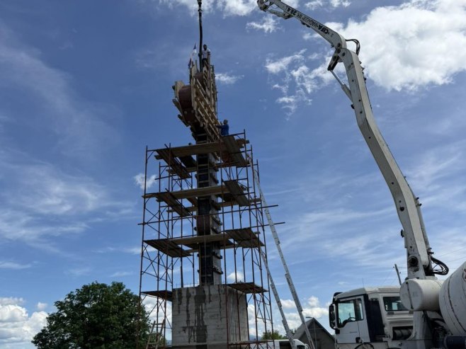 U Beracima grade krst visine 15 metara