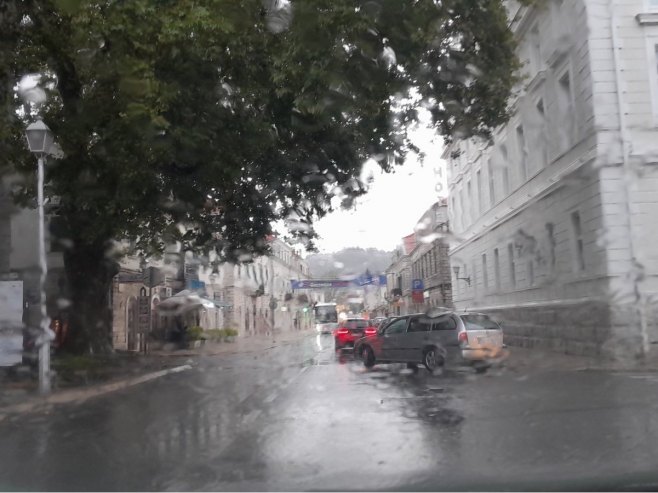 Nevrijeme u Trebinju, ulice pod vodom (VIDEO)