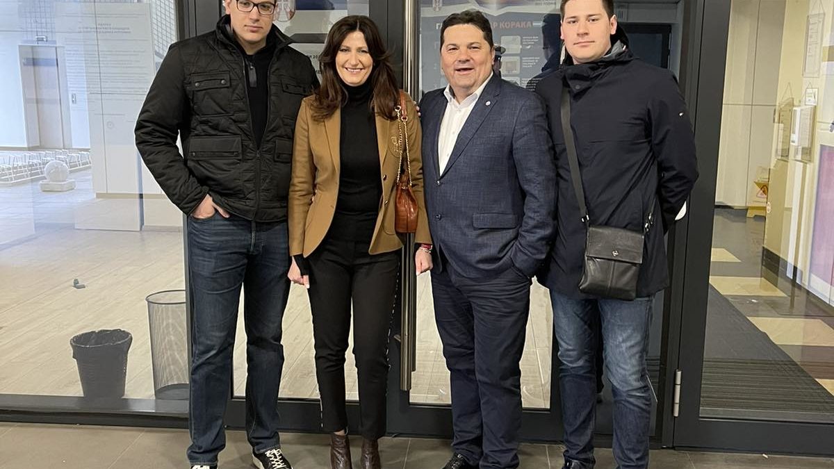 Nenad Stevandić sa porodicom glasao u Banjaluci